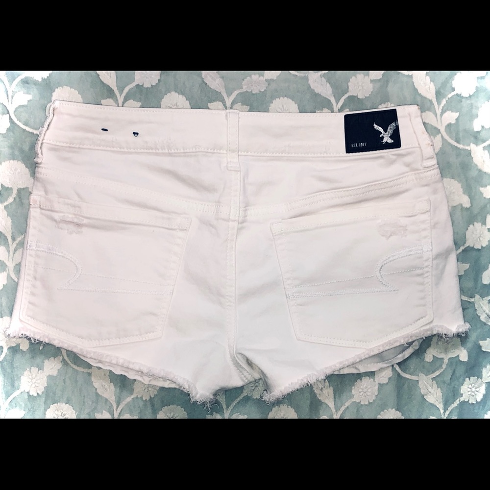 White shorts - Picture 2 of 4